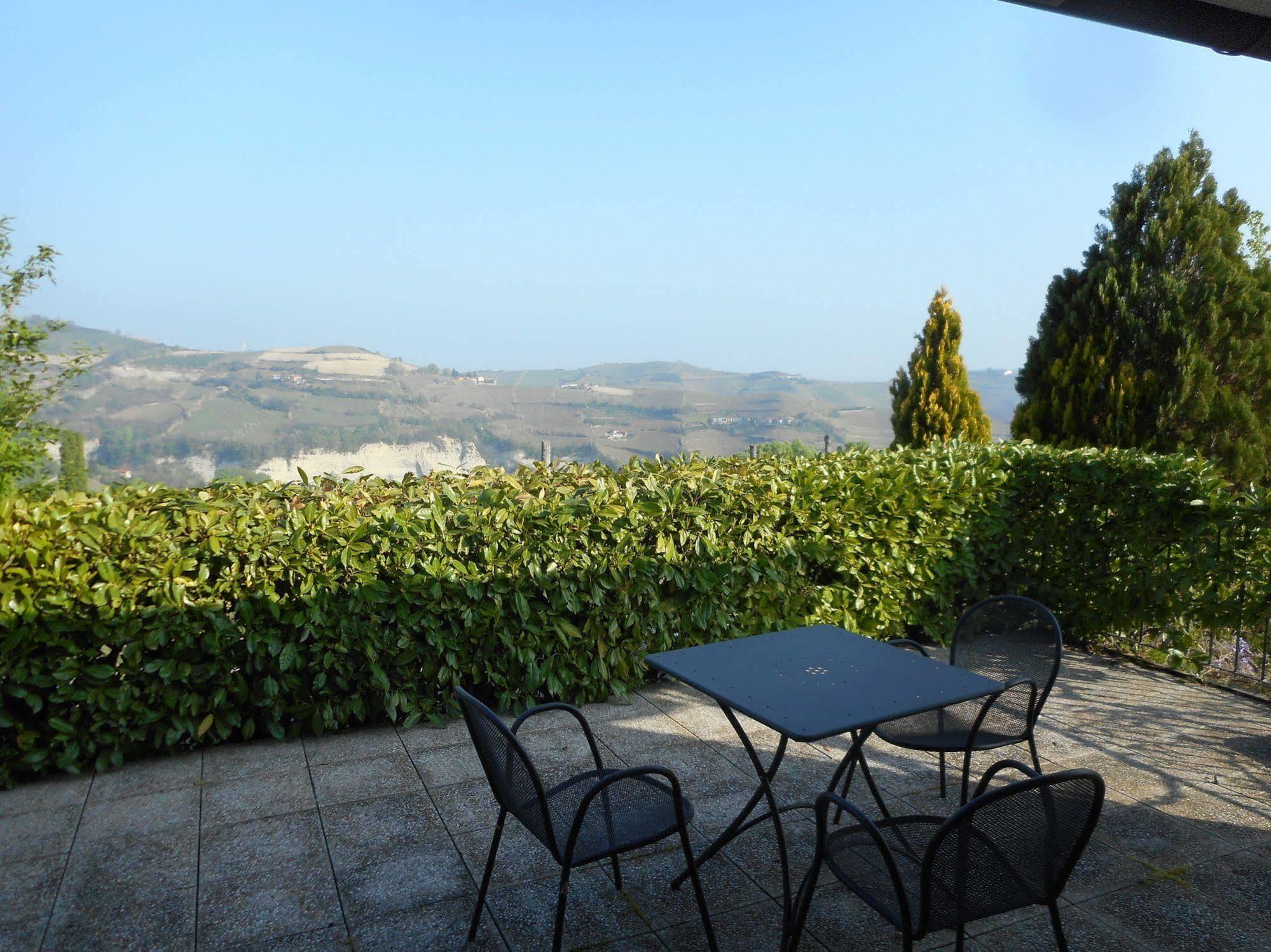 Agriturismo Cascina Serra Cossano Belbo Exterior photo